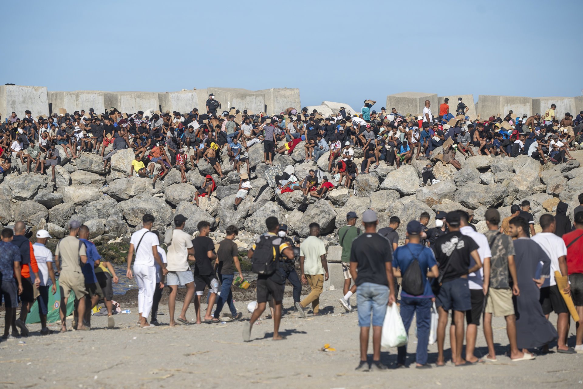 La sanidad de Ceuta registra 10.725 atenciones a migrantes en el primer mes tras la entrada masiva