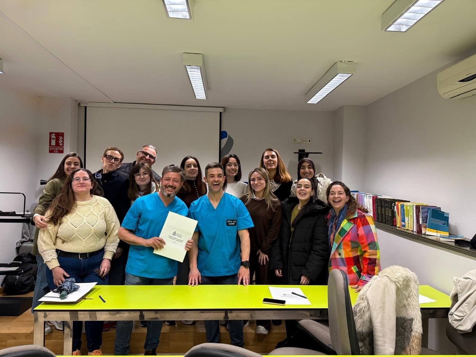El Colegio Oficial de Enfermería de Ceuta impulsa la formación en técnicas innovadoras con un curso de ecografía clínica y acceso venoso 