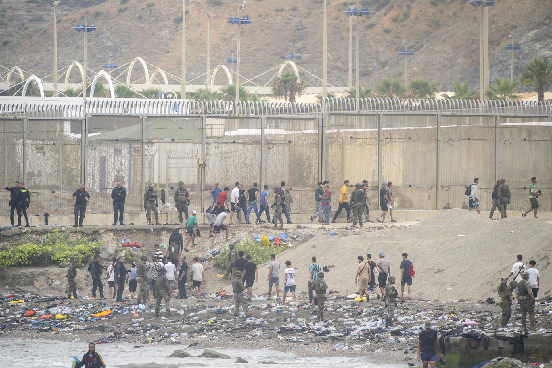 El CGE agradece la labor de todas las enfermeras que llevan días trabajando para atender a los afectados de la crisis migratoria de Ceuta y recuerda la importancia de cuidar a los profesionales