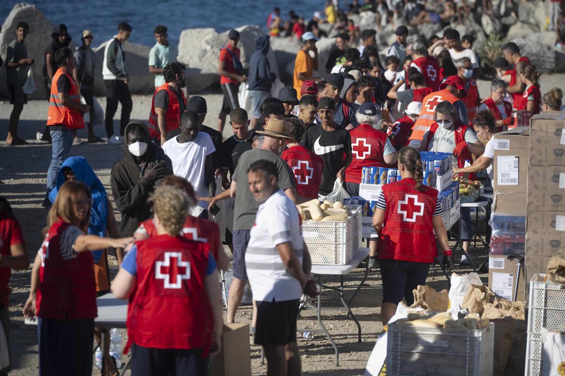Las enfermeras pediátricas reclaman protección, atención y cuidados para los menores migrantes en ceuta